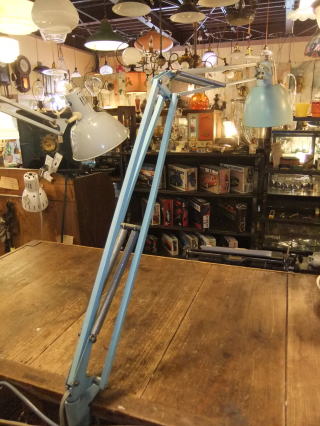 �y���C�g�A���e�B�[�N�Ɩ��@�����v�@���C�g�@�g������ 